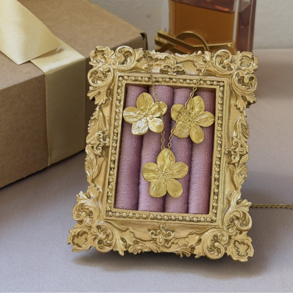 Ensemble collier et boucles d’oreilles